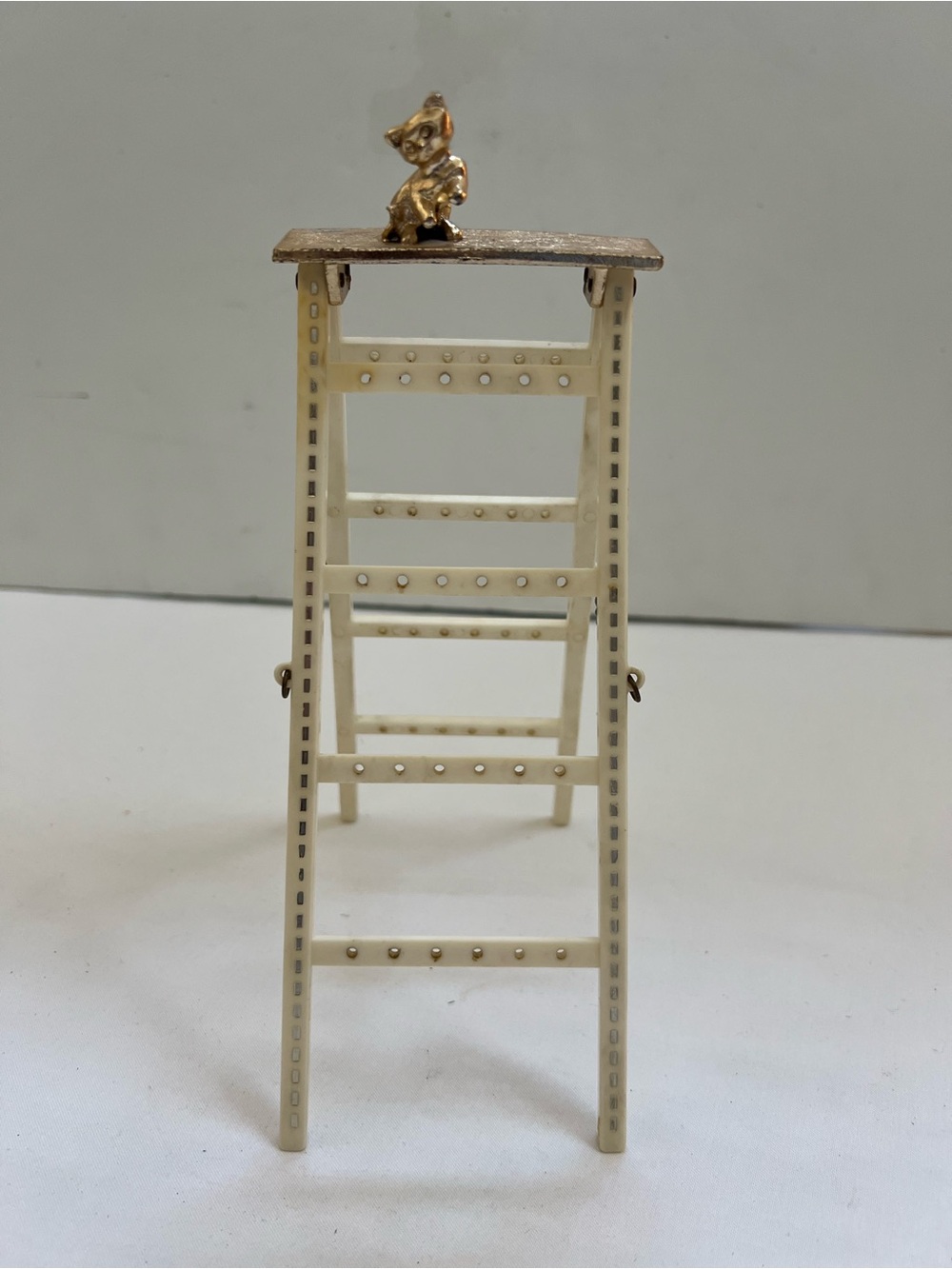Earring Ladder Jewelry Holder 70's Vintage Jameco Kitty Cat At Top Pierced Ears